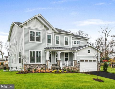 245 Hillside Cir SW, Vienna, VA 22180