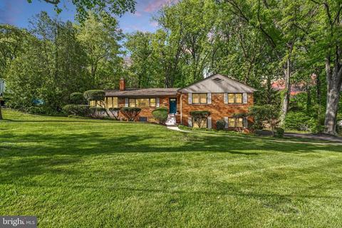 6432 Walters Woods Dr, Falls Church, VA 22044