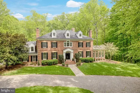 105 River Birch Dr, Great Falls, VA 22066