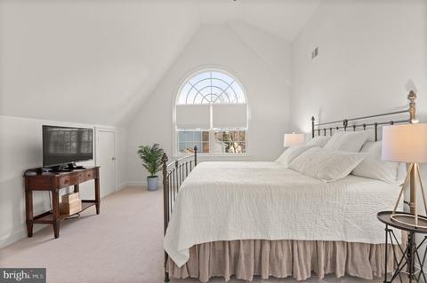 7905 Foxhound Rd, Mclean, VA 22102 photo 18