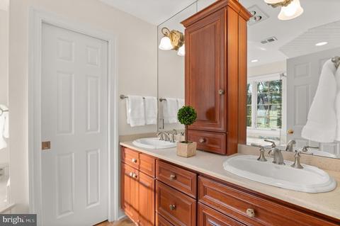 7905 Foxhound Rd, Mclean, VA 22102 photo 21