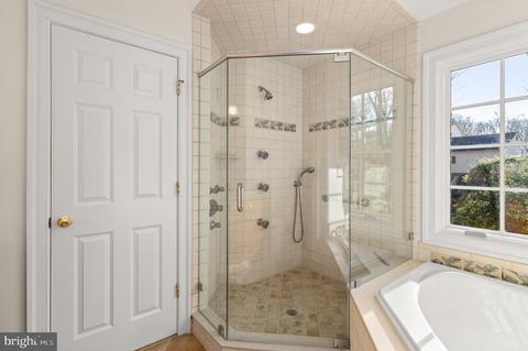 7905 Foxhound Rd, Mclean, VA 22102 photo 24