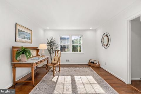 7905 Foxhound Rd, Mclean, VA 22102 photo 13