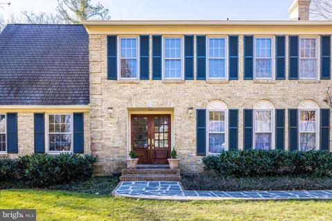 7905 Foxhound Rd, Mclean, VA 22102 photo 3