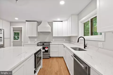 8919 Arley Dr, Springfield, VA 22153 photo 9