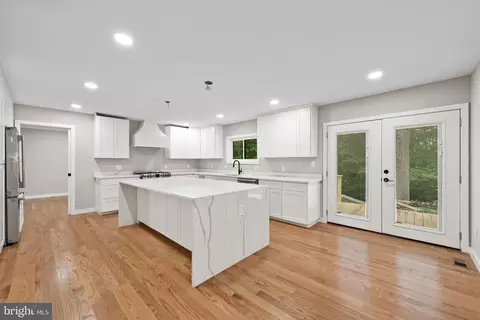 8919 Arley Dr, Springfield, VA 22153 photo 2