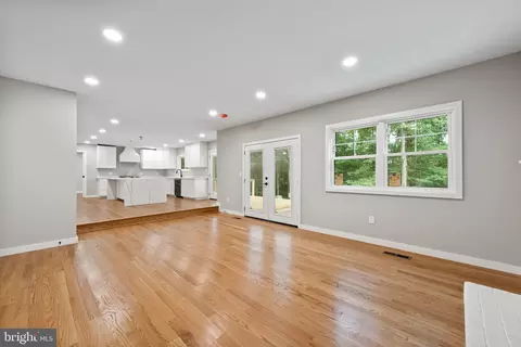 8919 Arley Dr, Springfield, VA 22153 photo 6