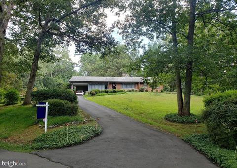 987 Millwood Rd, Great Falls, VA 22066