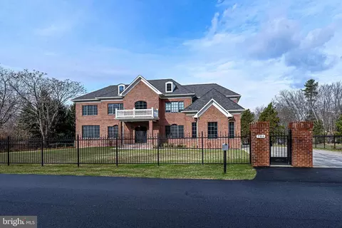 786 Keithley Dr, Great Falls, VA 22066