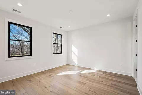1070 Carper St, Mclean, VA 22101 photo 49