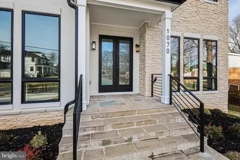 1070 Carper St, Mclean, VA 22101 photo 6