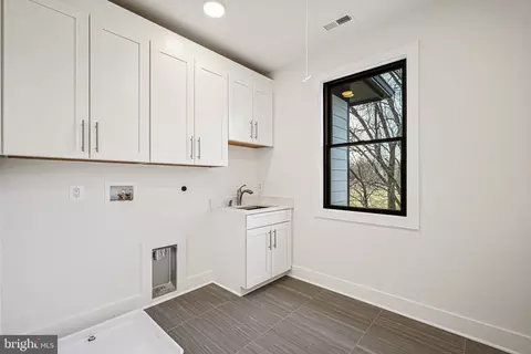 1070 Carper St, Mclean, VA 22101 photo 38