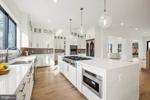1070 Carper St, Mclean, VA 22101 photo 24