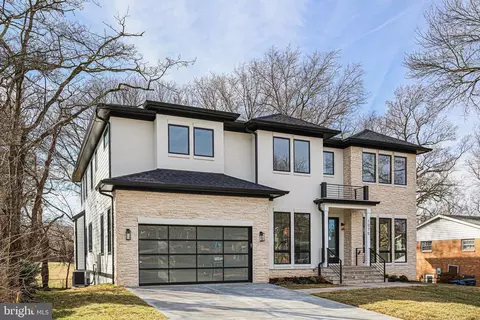 1070 Carper St, Mclean, VA 22101
