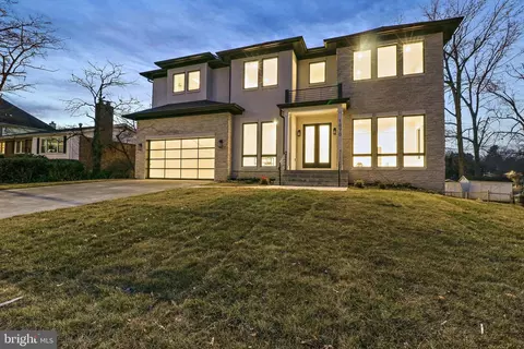1070 Carper St, Mclean, VA 22101 photo 2