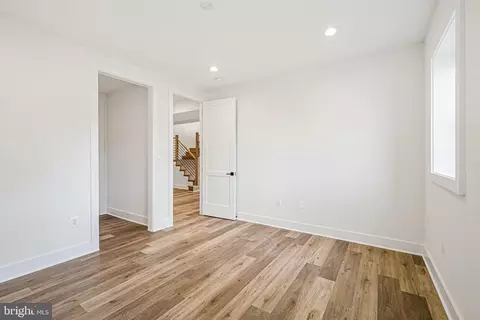1070 Carper St, Mclean, VA 22101 photo 63