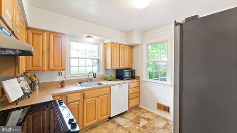 8321 Rolling Rd, Springfield, VA 22153 photo 18