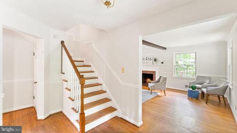 8321 Rolling Rd, Springfield, VA 22153 photo 3