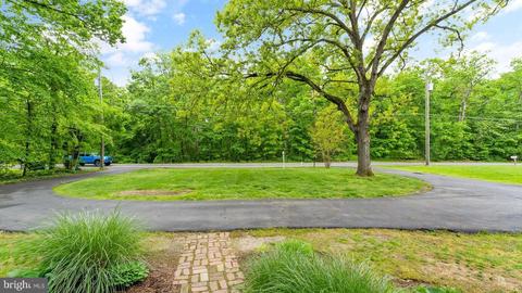8321 Rolling Rd, Springfield, VA 22153 photo 11