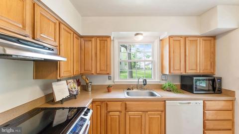 8321 Rolling Rd, Springfield, VA 22153 photo 19