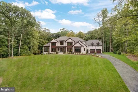 207 Deepwoods Dr, Great Falls, VA 22066
