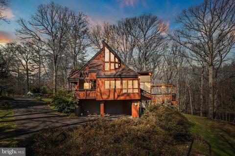 3001 Lloyds Ln, Oakton, VA 22124