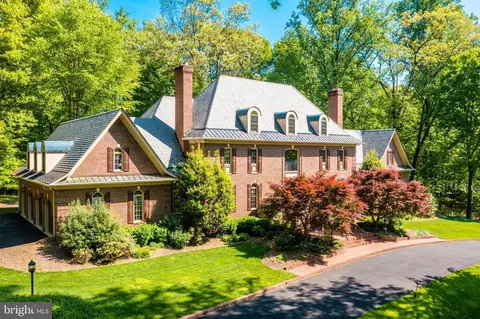 194 Falcon Ridge Rd, Great Falls, VA 22066