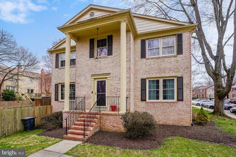 7401 Willshire Hunt Ct, Springfield, VA 22153