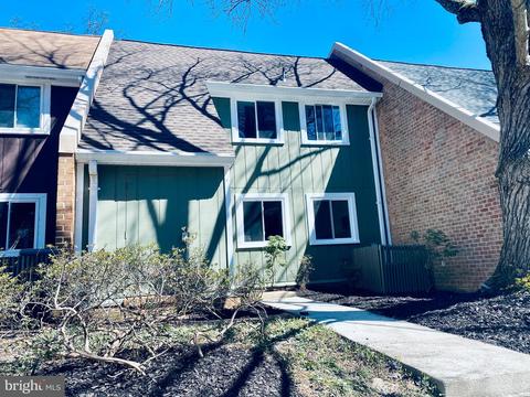 1423 Greenmont Ct, Reston, VA 20190
