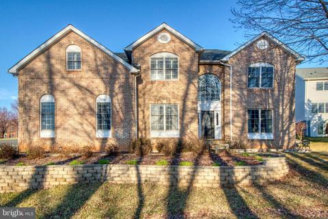 3755 Penderwood Dr, Fairfax, VA 22033