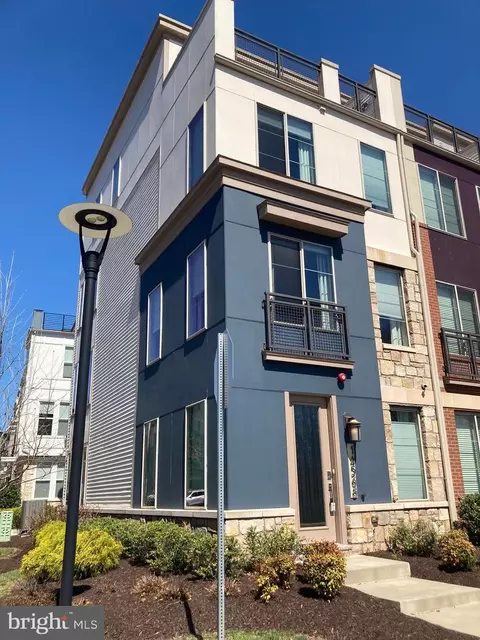 14568 Lake Vista Dr, Chantilly, VA 20151