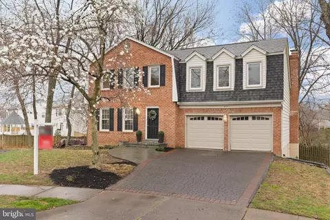 207 Paris Ct SW, Vienna, VA 22180