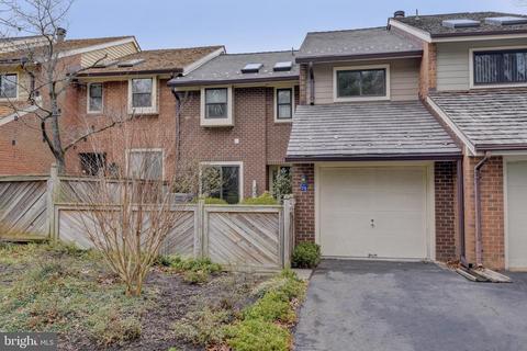 11074 Thrush Ridge Rd, Reston, VA 20191 photo 3