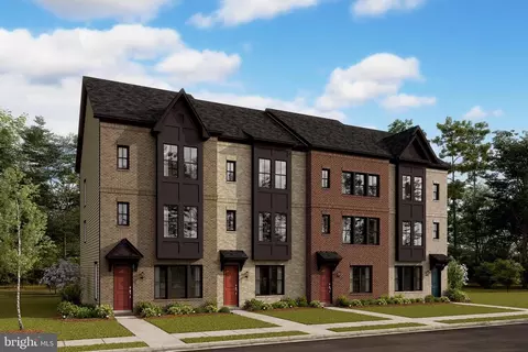 2829 Hokie Ln, Alexandria, VA 22306