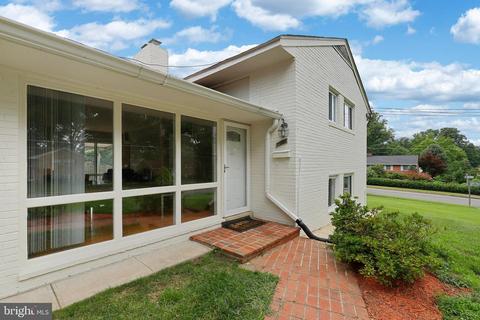 7503 Dunston St, Springfield, VA 22151 photo 2