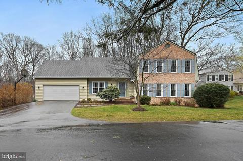 11112 Lochinver Ln, Oakton, VA 22124
