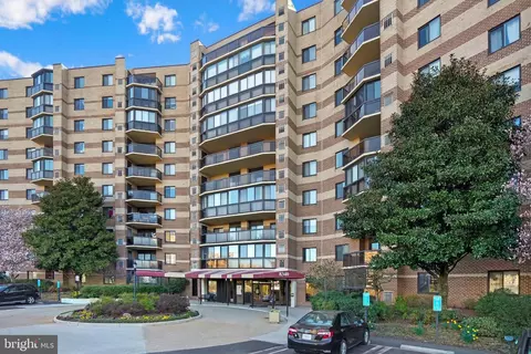 8340 Greensboro Dr #719, Mclean, VA 22102