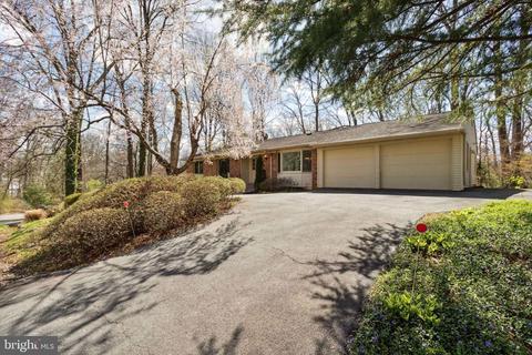10801 Midsummer Dr, Reston, VA 20191 photo 2