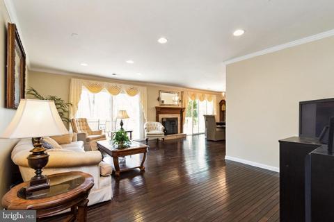 10801 Midsummer Dr, Reston, VA 20191 photo 6