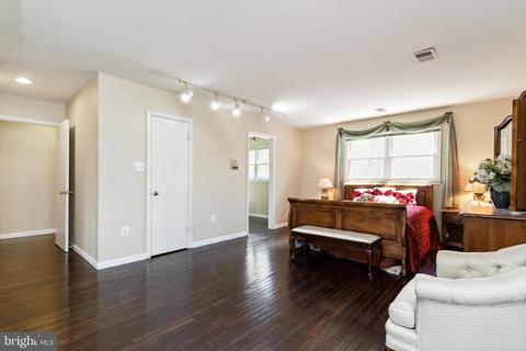 10801 Midsummer Dr, Reston, VA 20191 photo 23