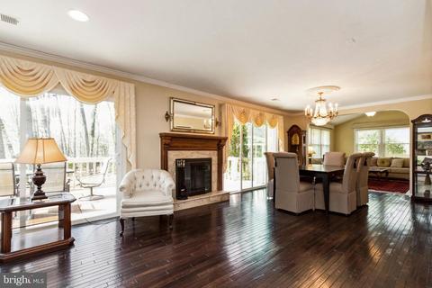 10801 Midsummer Dr, Reston, VA 20191