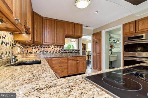 10801 Midsummer Dr, Reston, VA 20191 photo 14