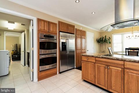 10801 Midsummer Dr, Reston, VA 20191 photo 15