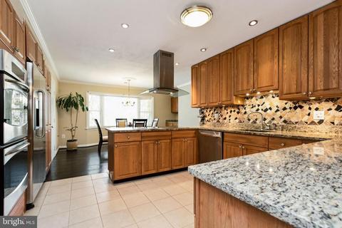 10801 Midsummer Dr, Reston, VA 20191 photo 12