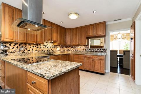 10801 Midsummer Dr, Reston, VA 20191 photo 13