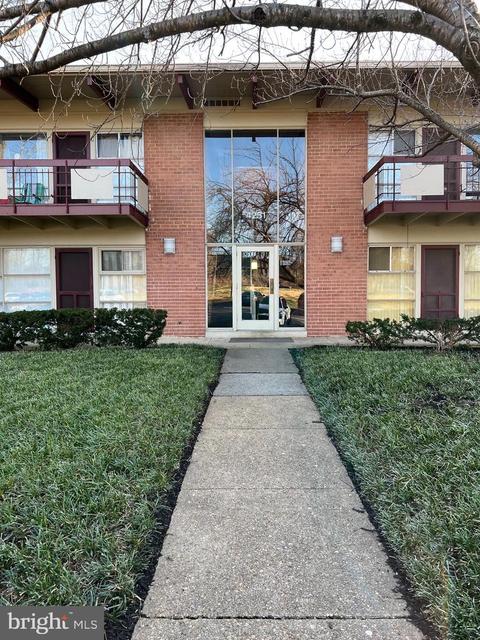 4251 Americana Dr #204, Annandale, VA 22003