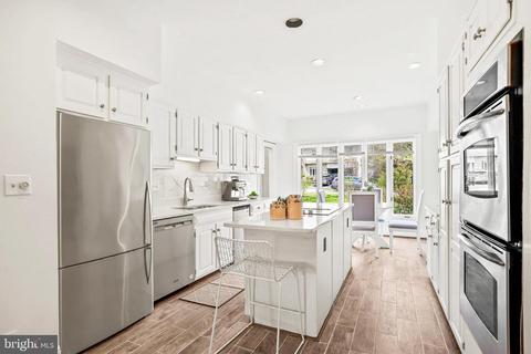1014 Broad Branch Ct, Mclean, VA 22101 photo 3