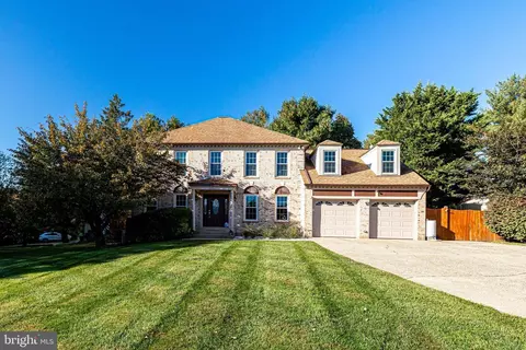 2724 Sasscers Hill Ct, Herndon, VA 20171