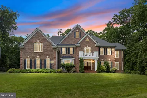 5816 Hallowing Dr, Lorton, VA 22079