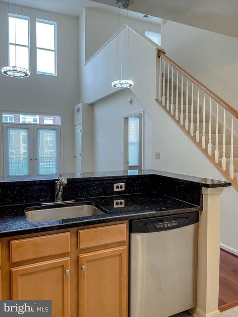 2655 Prosperity Ave #433, Fairfax, VA 22031